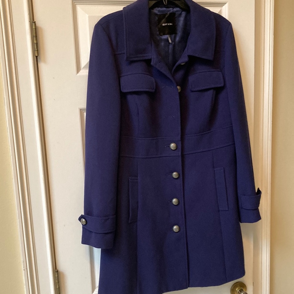 Mac & jac purple detailed coat with side vent front pockets. Fully lined
